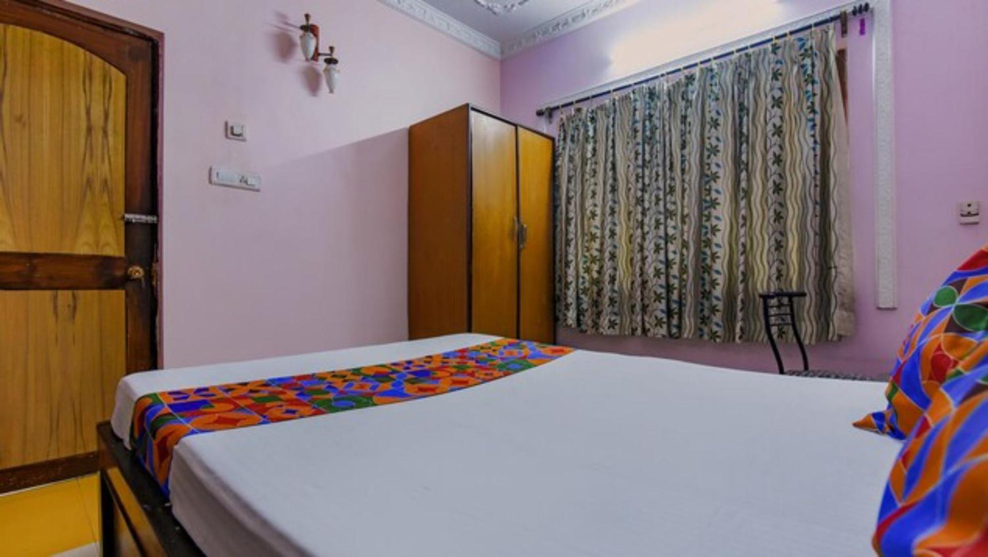 Hotel Elite Salt Lake - Couple Friendly - Near Sector V - Excellent Customer Service